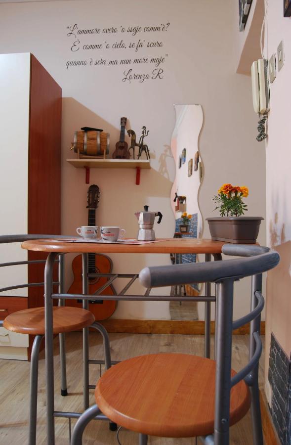 Salotto Partenopeo Napels Buitenkant foto